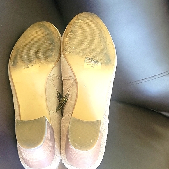 Size 8 suede Steve Madden Ankle Boots - Picture 4 of 4